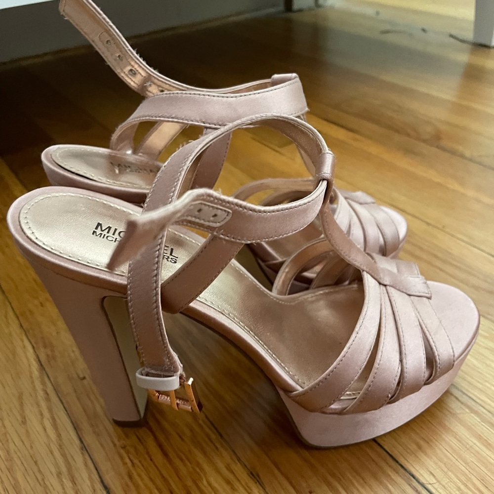 Nearly New! Michael Kors Rose Color Platform Heels - Size 6